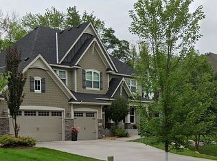 3030 Owasso Blvd S, Roseville, MN 55113