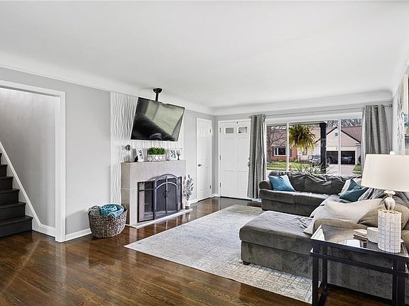 2nd image of 2697 Carmen Dr