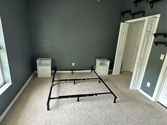 3rd image of 10154 Regent Square Dr