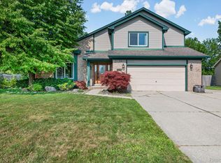 50583 Pembroke Dr, Chesterfield, MI 48047
