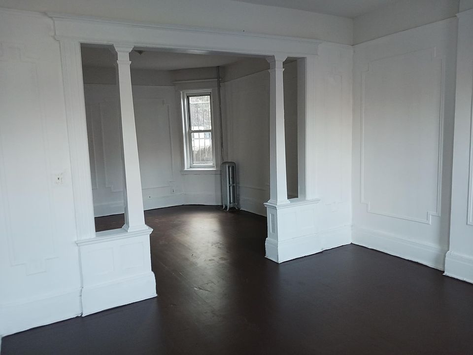 1st image of 52 Victory Blvd