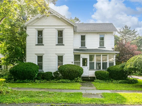 20 Clinton St, Bergen, NY 14416