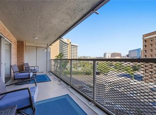 310 W 49th St APT 201, Kansas City, MO 64112