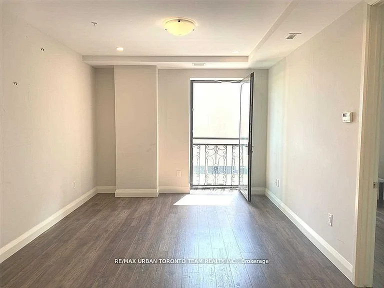 118 King St E #621 — Photo 14