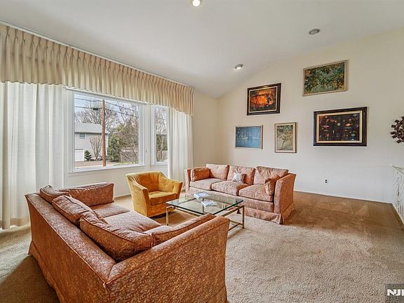 3rd image of 14 Eton Pl #2017