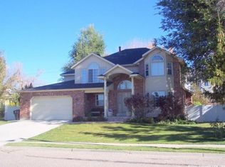 907 S Whisperwood Cv, Kaysville, UT 84037