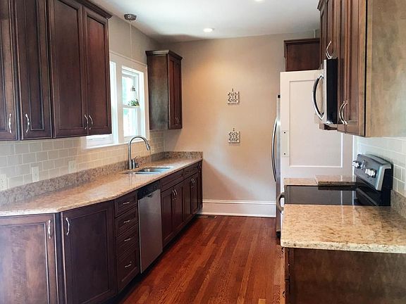5th image of 2523 Stanley Ave SE