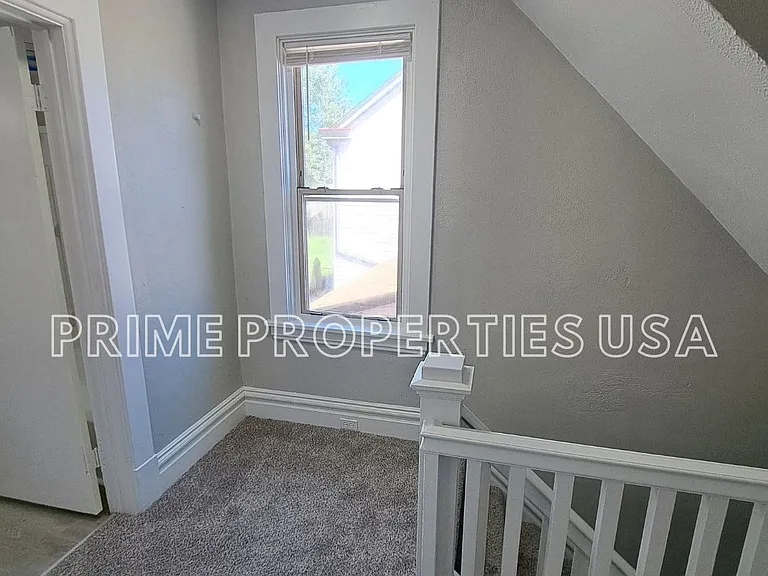 305 Anthony St — Photo 9
