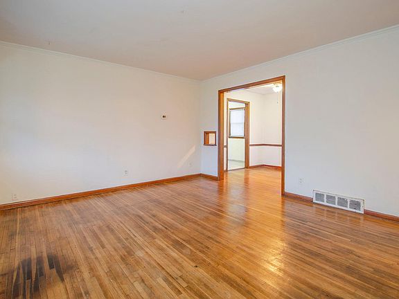 3rd image of 1407 N Evanston Ave