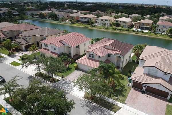 Home For Sale In North 29 Assoc 1711 B