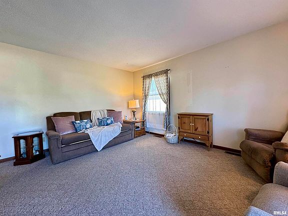 3rd image of 803 W Broadway Blvd