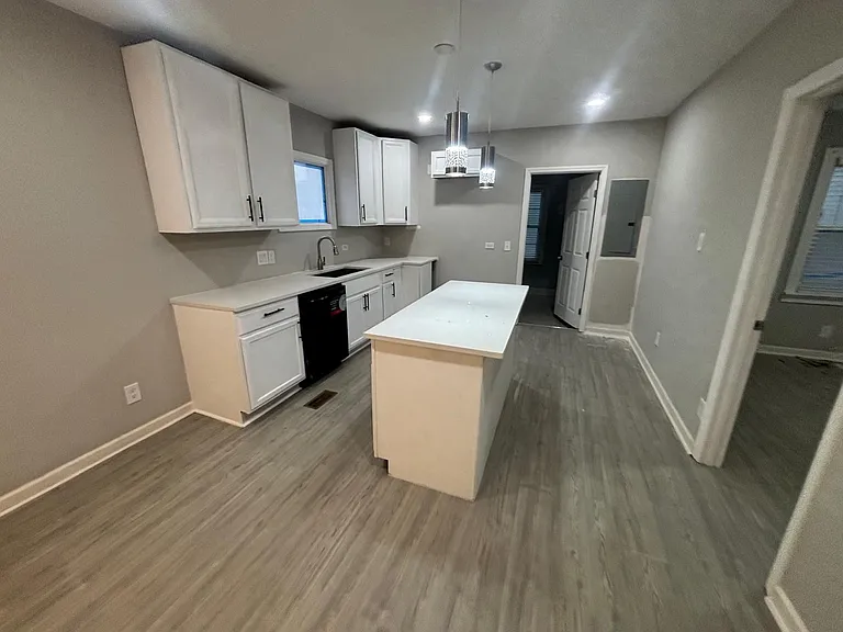 308 Earp St — Photo 3
