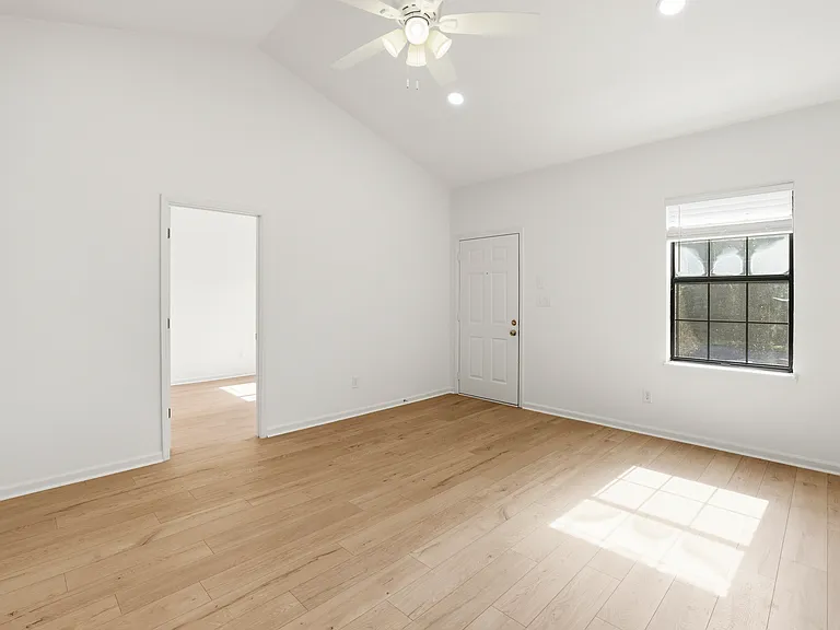 924 Marys Dr #B — Photo 5