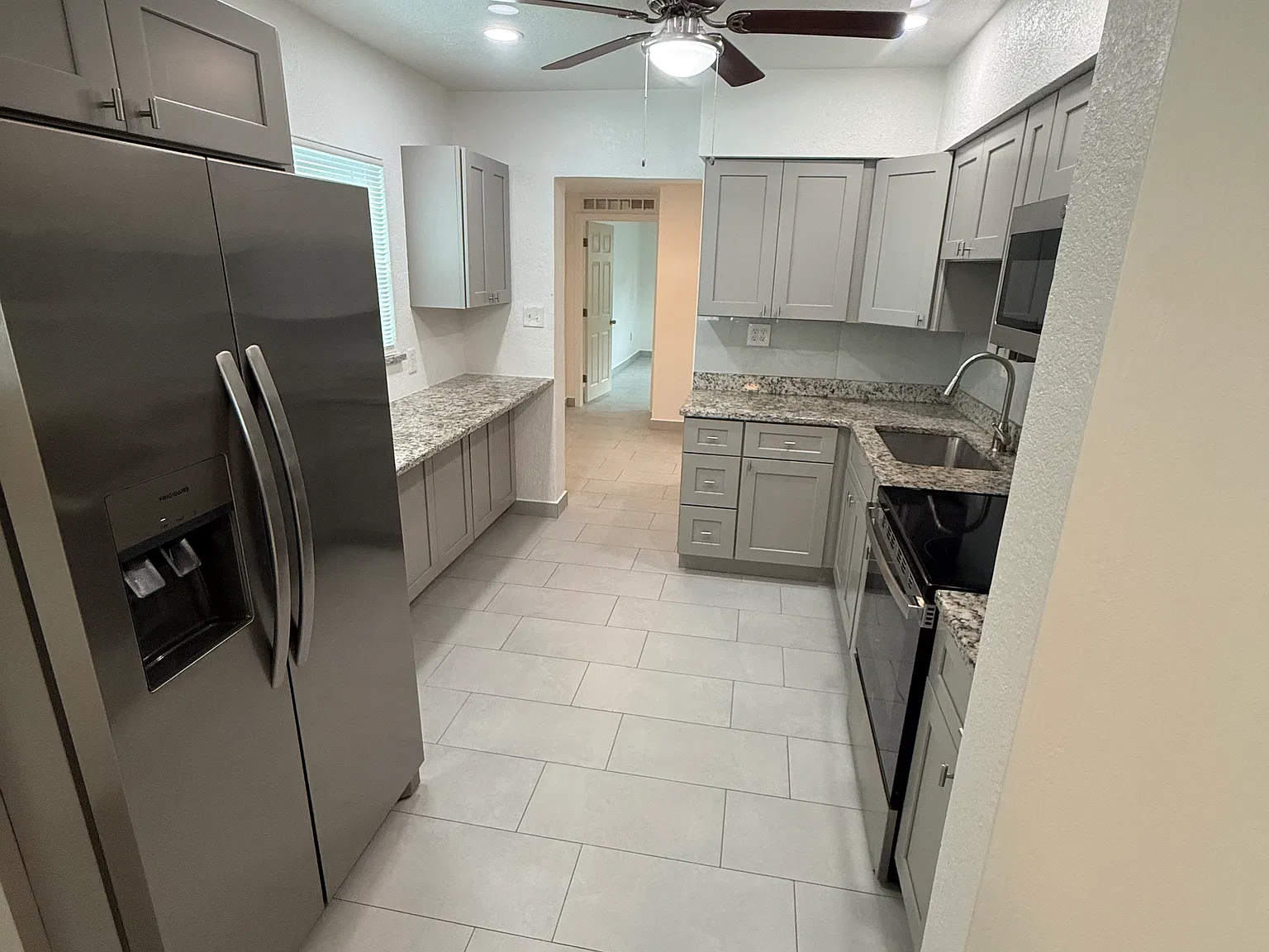 3 bed, 1100 sqft, $2,100 — Photo 3