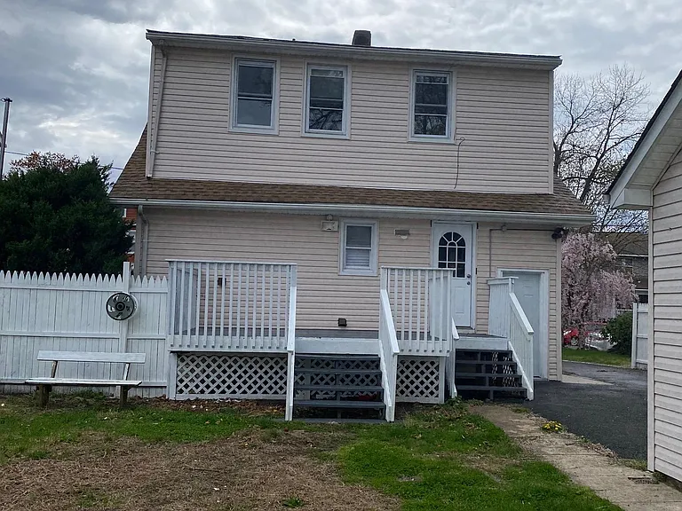 44 Arlington Ave — Photo 4