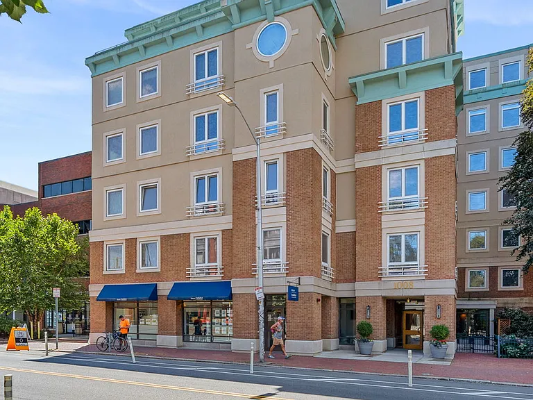 1008 Massachusetts Ave — Photo 2