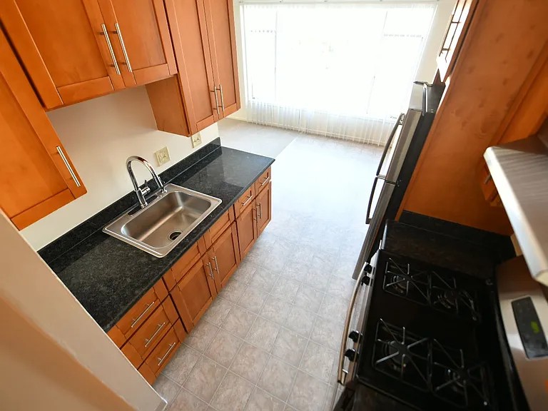 5390 Broadway — Photo 9