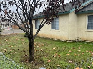 905 9th St, Sanger, CA 93657