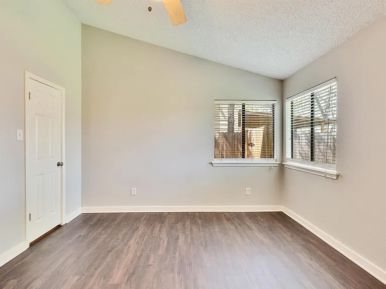 2104 Agarita Trl — Photo 15