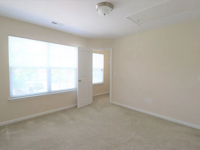 2042 Sinclair Trce — Photo 7
