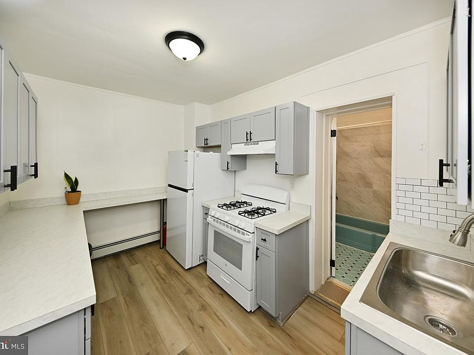 1st image of 652 Penn St