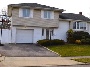 39 Gainsville Dr, Plainview, NY 11803