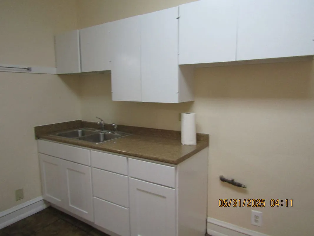3 bed, 1.0 bath, 1200 sqft, $1,500 — Photo 4