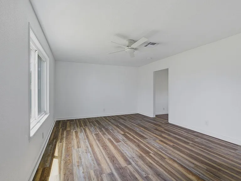 708 Alabama St — Photo 9