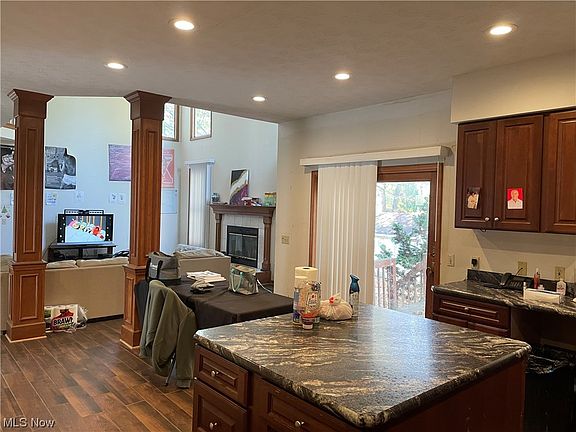 5th image of 232 Sleepy Hollow Dr