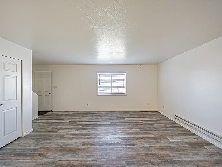 2022 W Broadway St #2022 — Photo 3
