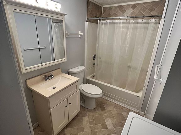 5th image of 10 Grove St APT 3