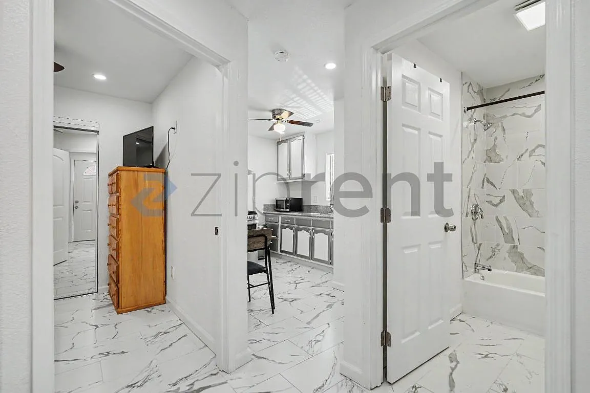 1 bed, 350 sqft, $2,850 — Photo 3