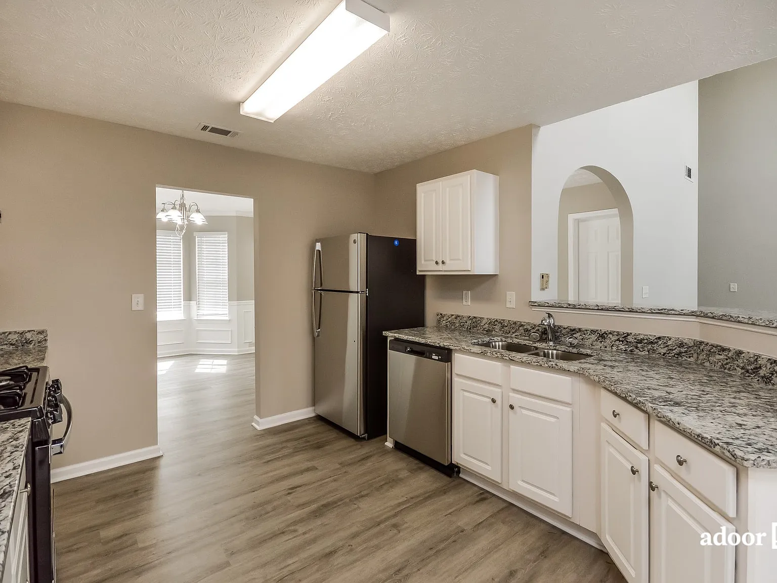 3 bed, 2.5 bath, 2182 sqft, $2,095 — Photo 2
