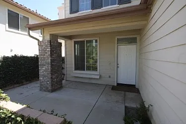 4 bed, 2192 sqft, $4,500 — Photo 3