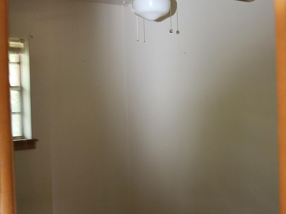 Three ceiling fans for living area, and each bedroom!