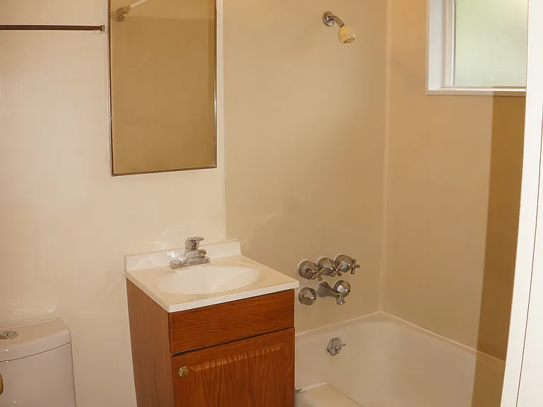 40 Northeast St — Photo 5