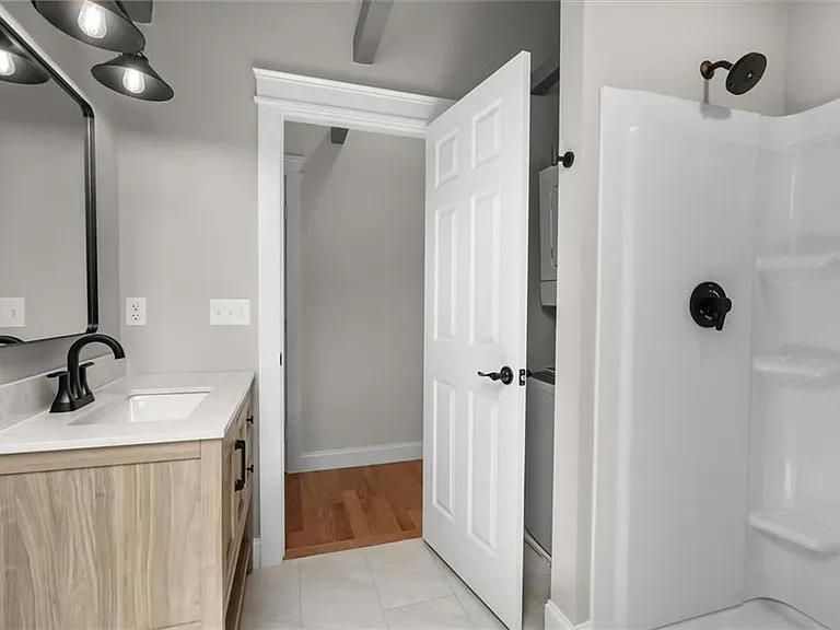 474 Thames St #3 — Photo 8