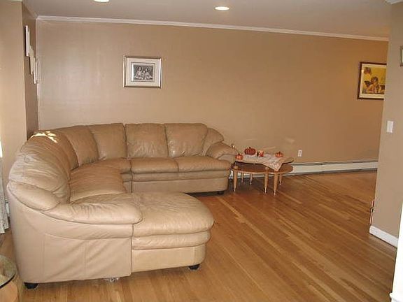 3rd image of 3204 Douglas Dr