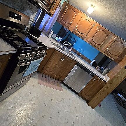 4th image of 1012 E Walnut St #6