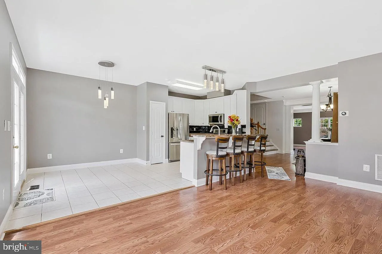 4 bed, 3.5 bath, 2833 sqft, $3,200 — Photo 4