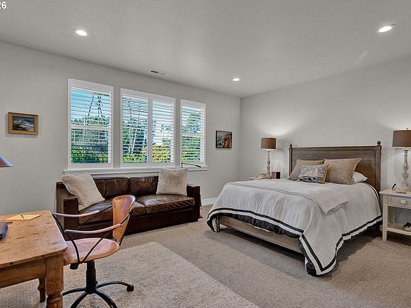 5th image of 34 Bonnett Way
