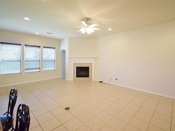 5th image of 7701 Lakeside Manor Ln