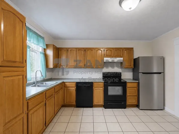 535 Washington St Unit 3, Coventry, RI 02816