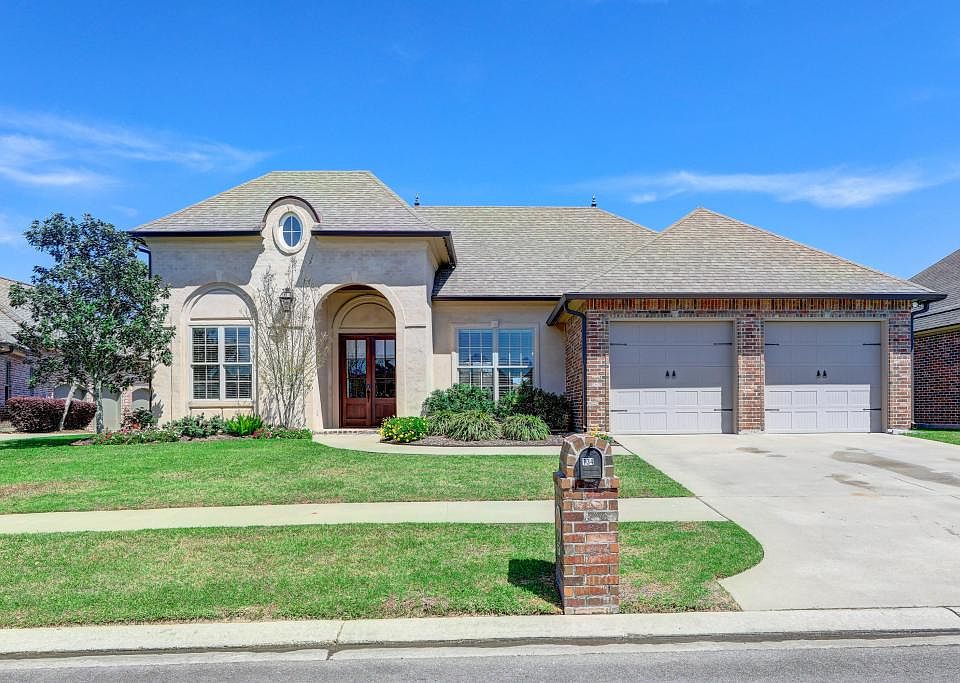 1st image of 134 Queensberry Dr