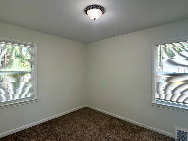 18581 Pierson St — Photo 7