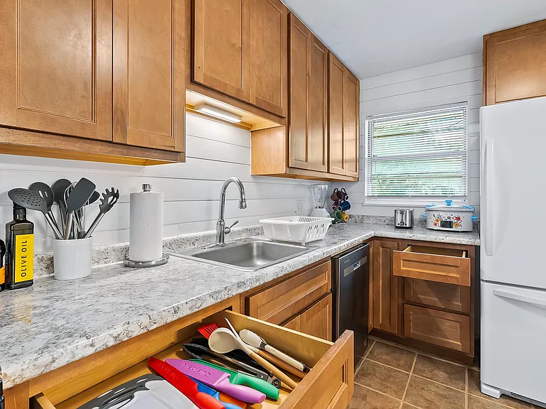813 Riderwood Dr — Photo 16