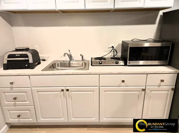 39 Cottage St, Stoneham, MA 02180