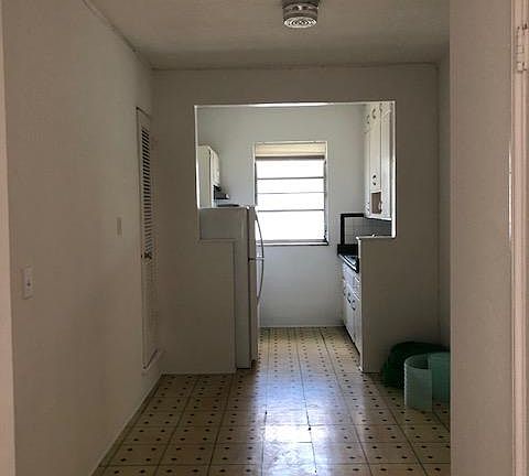 4th image of 901 16th St APT 3