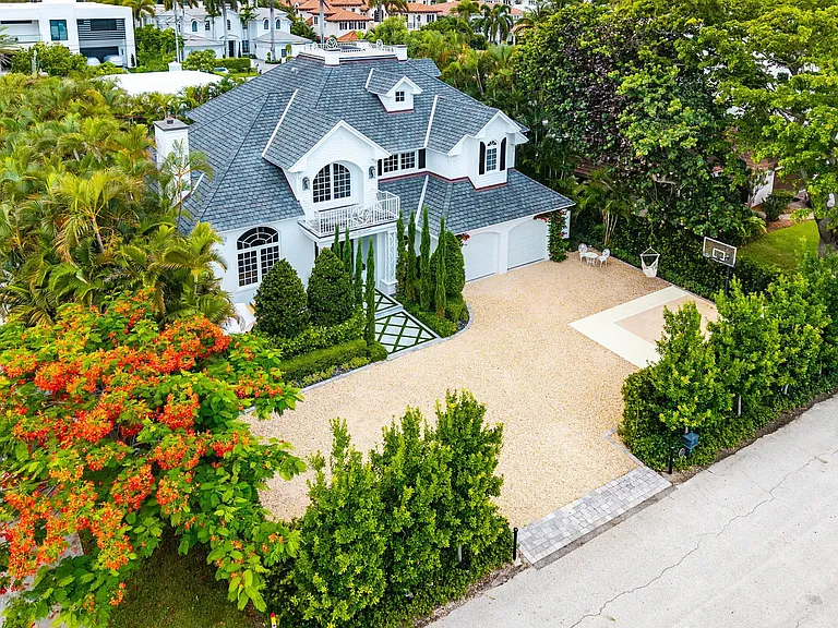 477 NE Spanish Ct — Photo 65