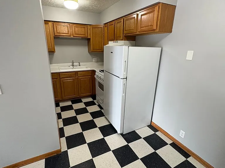 4315 Charles St — Photo 13